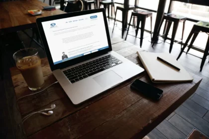 laptop on a workspace emphasizing the importance of effective communication in injury cases