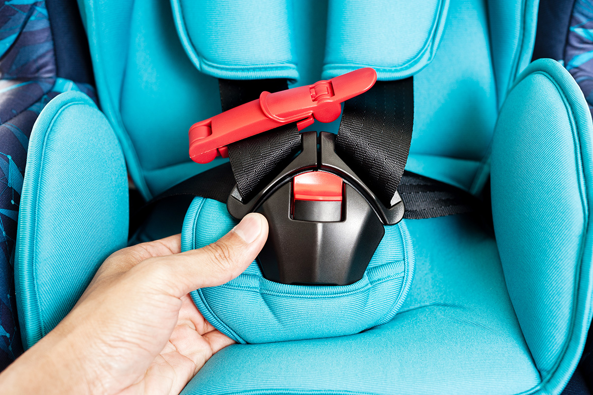 La seguridad de los asientos infantiles de carro y los niños pasajeros -  State Farm®