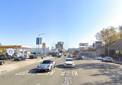 [03-07-2022] Los Angeles County, CA - Three People Injured in Two-Vehicle Crash Involving Pedestrian in Tarzana