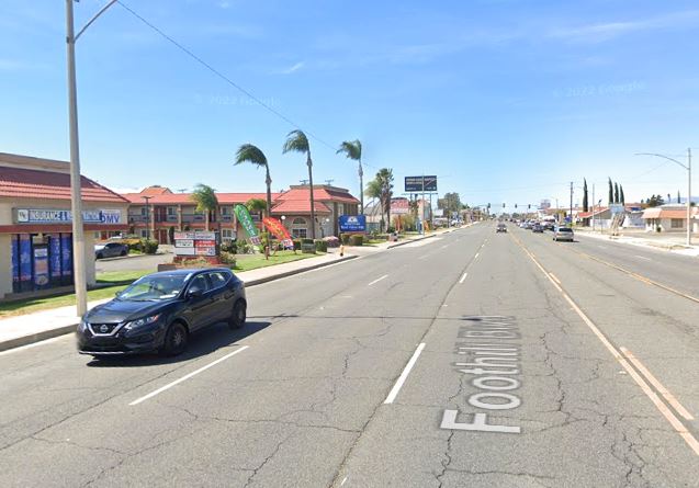 [06-02-2022] Condado de San Bernardino, CA - Una mujer muere y un hombre resulta herido tras un choque de dos vehículos en Fontana.