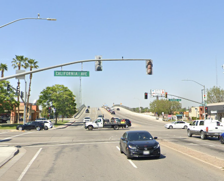 [06-03-2022] Condado de Kern, CA- Un Hombre Muerto, Otro Herido en Choque Fatal de Dos Vehiculos en la Avenida California