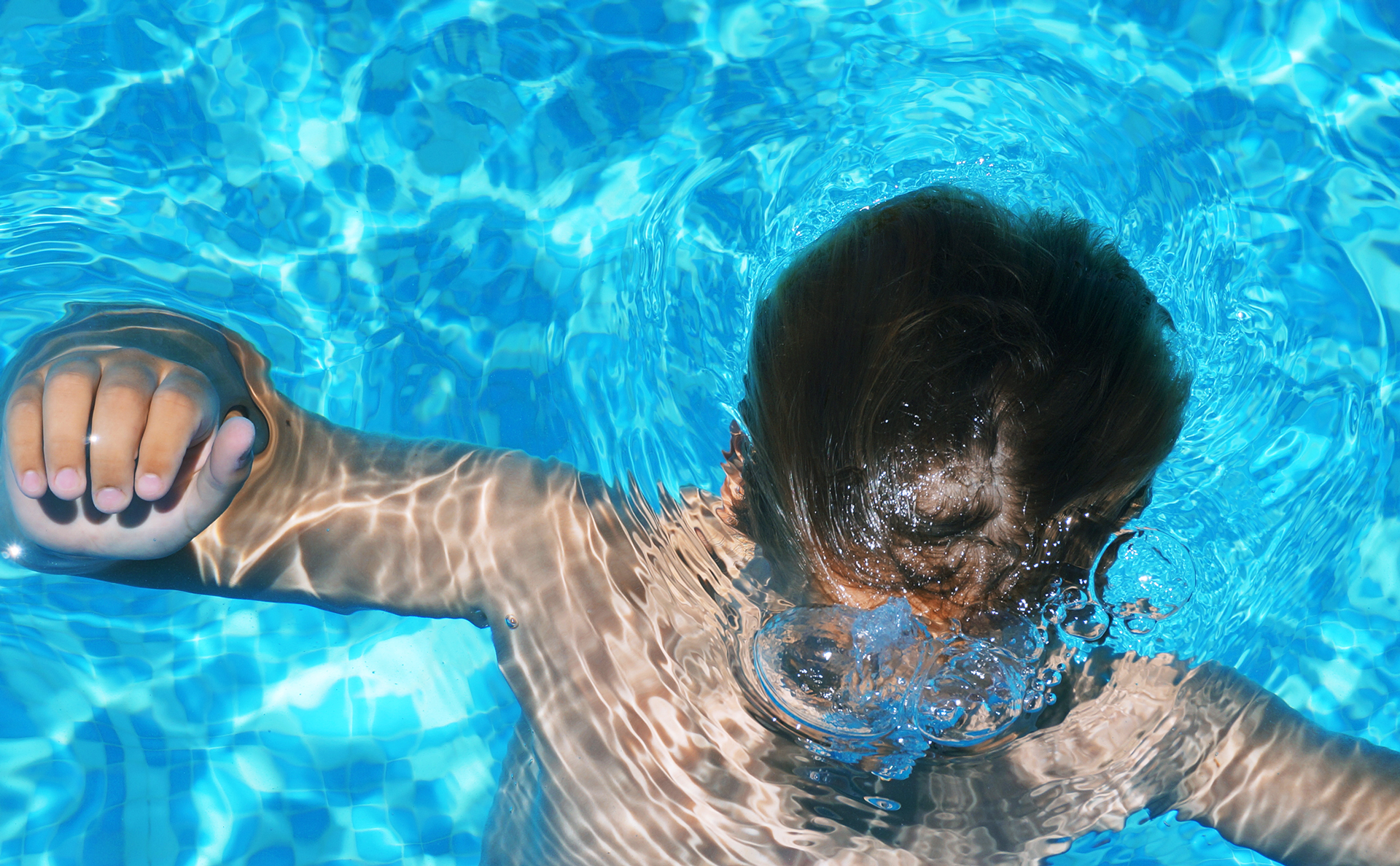 drowned boy in swimming pool