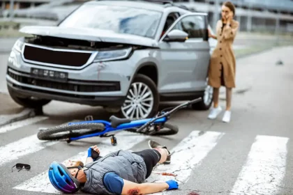 Distracted driver crashed in a bicycle