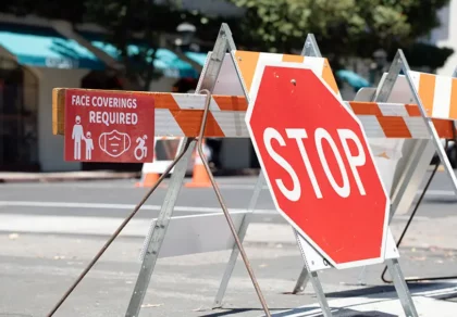 traffic-stop-signage-requiring-facemask-for-entry