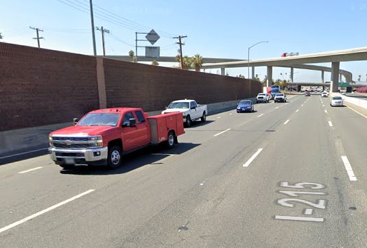 [05-19-2022] Condado de Riverside, CA - Una Persona Murió en Un Choque Fatal de Varios Vehículos en la Autopista 215