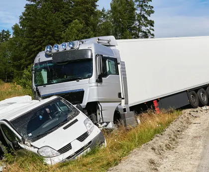 A commercial vehicle accident happened in the California road