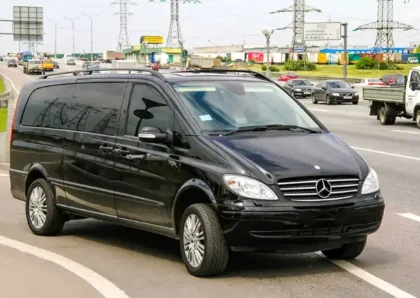 Large passenger van involved in potential roadway accident risk