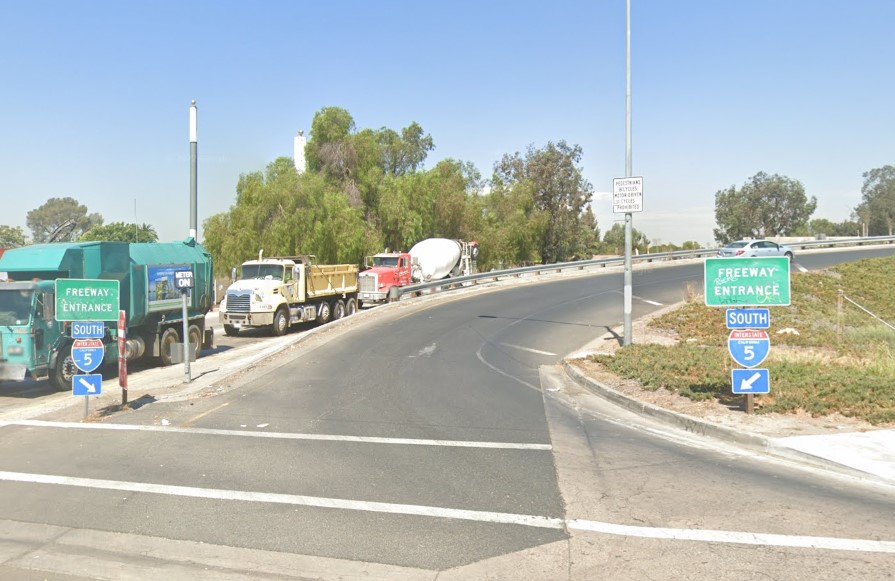 [12-20-2022] Four-Vehicle Collision in Arleta Injures Several People including Children