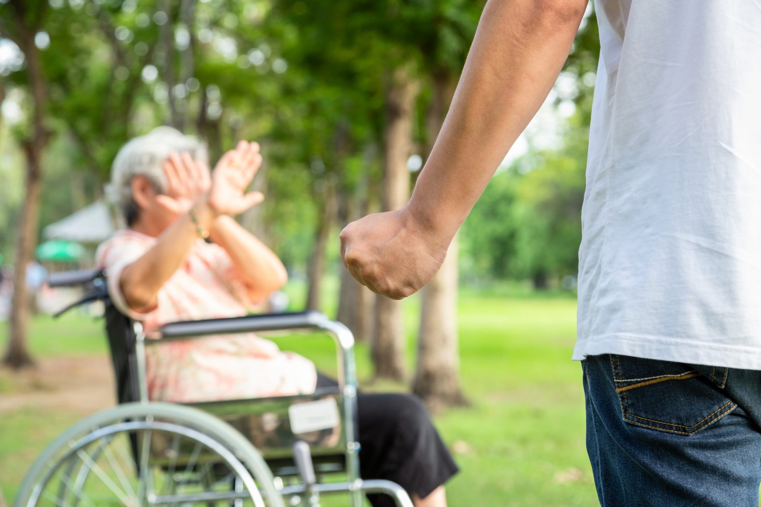 Abuso mental o emocional en residencias de ancianos