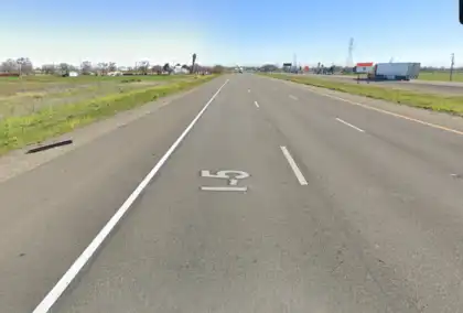 [09-28-2023] Two-Vehicle Crash Involving Semi-Truck on I-5 South Causes Traffic Delays