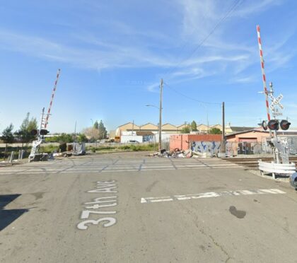 [10-06-2023] Male Pedestrian Killed Following Collision With Train in Oakland