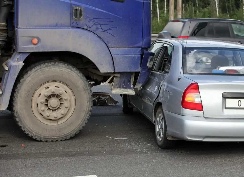 Usted Necesita Una Firma de Abogados de Accidentes de Camiones