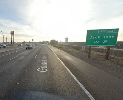[10-31-2024] Possible Minor Injury Reported After Multi-Vehicle Crash Involving Big Rig on Northbound Highway 99 in Ripon