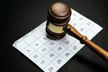 Calendar and gavel, representing the timeline for Uber accident cases