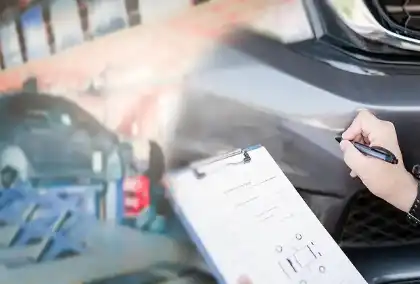 Personal injury lawyer calculating average car accident settlement value