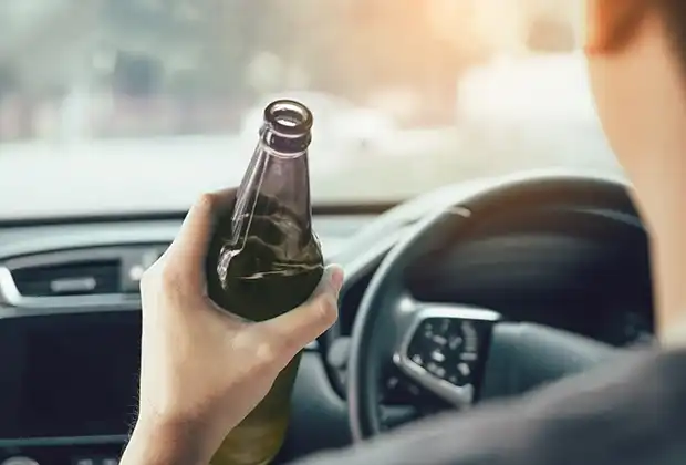 Un hombre que consume alcohol es responsable en un accidente por conducir bajo los efectos del alcohol en Vallejo