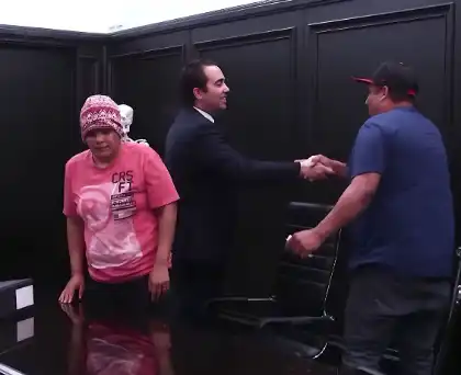 Arash Law attorney helping a car accident victim with his case