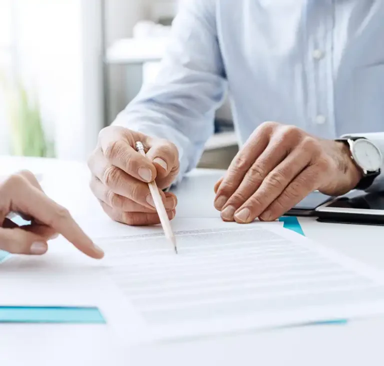 what does an employment lawyer do