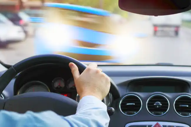 Speeding while drinking and driving can cause accident