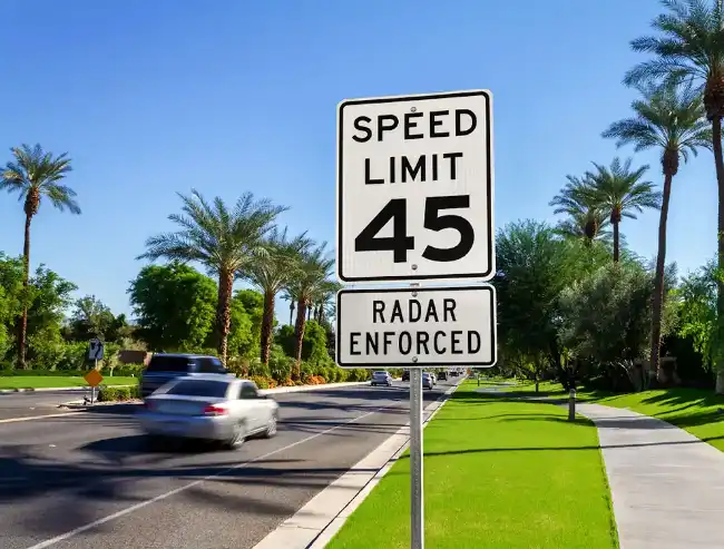 speed limit indicator to avoid bus accidents