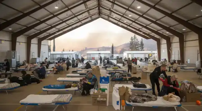 Evacuation center in Thousand Oaks for wildfire victims