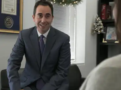 Personal injury attorney meeting with an injured client to discuss legal fees and case options