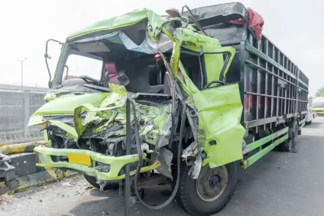 heavily damaged dump truck showing severity of commercial vehicle accidents