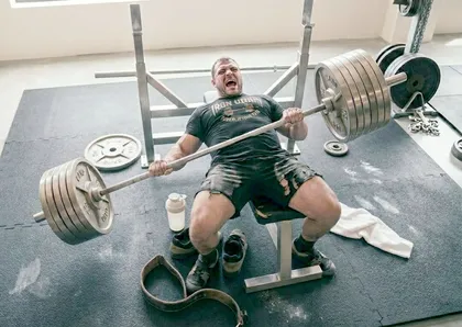 Gym injury from unsafe weightlifting equipment