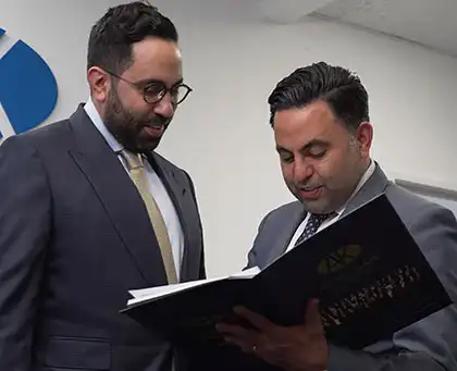 Abogados de AK que investigan un caso de colisión leve