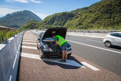 Cómo prevenir accidentes secundarios en los que se vea implicado un vehículo averiado