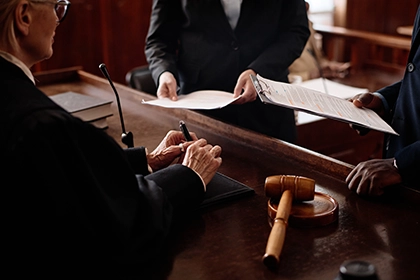 Cómo puede ayudarle un abogado de lesiones personales en su caso de lesiones personales