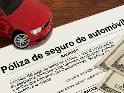 Póliza de seguro de automóvil