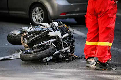 Responsabilidad civil en un accidente de motocicleta con fuga
