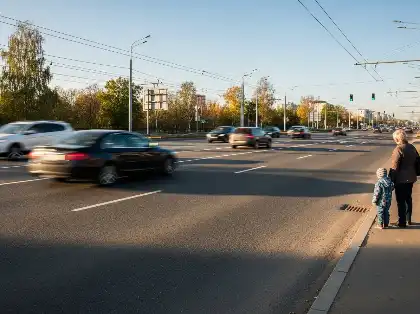Riesgo de lesiones para los peatones al cruzar carreteras de alta velocidad sin infraestructura segura
