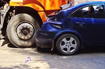 Tiene más probabilidades de sufrir lesiones en un accidente de tráfico en una zona urbana o rural