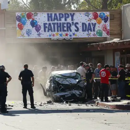 Un accidente de coche en un evento del Día del Padre