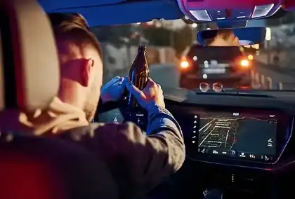 Un hombre que beba alcohol mientras conduce puede provocar un atropello con fuga.