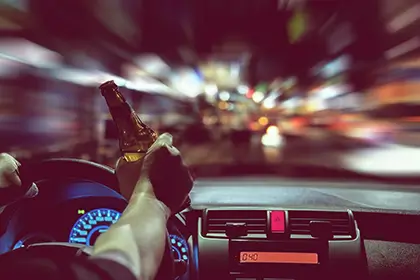 conductor cuya visión se veía afectada al volante debido al alcohol