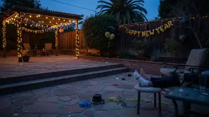 Escenario inseguro para una fiesta de Nochevieja en una propiedad privada.