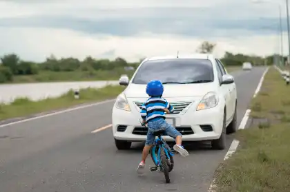 niño-en-bicicleta-atropellado-por-un-coche