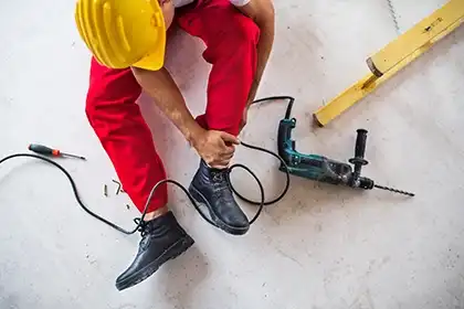 trabajador lesionado en el lugar de trabajo