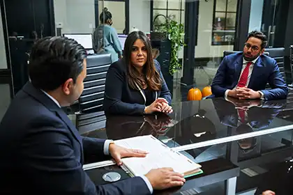 Contratar a un abogado especializado en derecho laboral