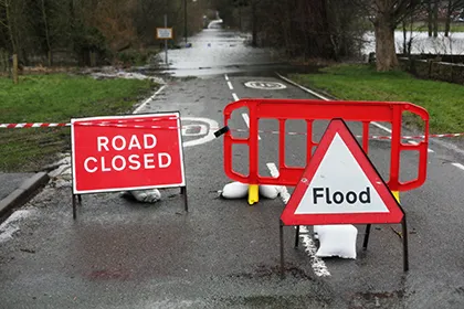 La relación entre la resiliencia del tráfico y las inundaciones costeras
