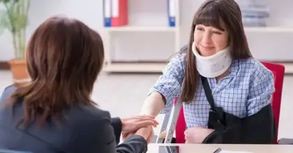 Las víctimas usan las indemnizaciones por daños y perjuicios de los accidentes para pagar las facturas médicas