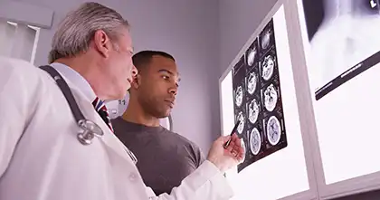 Según demuestran los datos, el tráfico intenso contribuye a provocar daños cerebrales