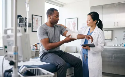 Víctima de lesiones personales en California que recibe tratamiento médico como parte del proceso de reclamación por lesiones personales