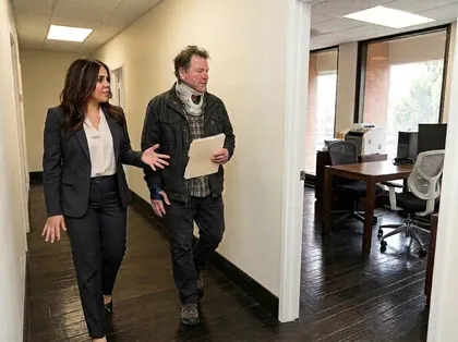 Injured worker discussing a workers’ compensation claim with an attorney