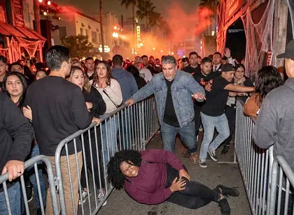 Un asistente a un evento de Halloween, en el que había gran afluencia de público, resultó herido tras ser arrollado por una multitud que se abalanzaba sobre él